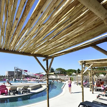 Mobile In With Great Pool Area Ferienhaus