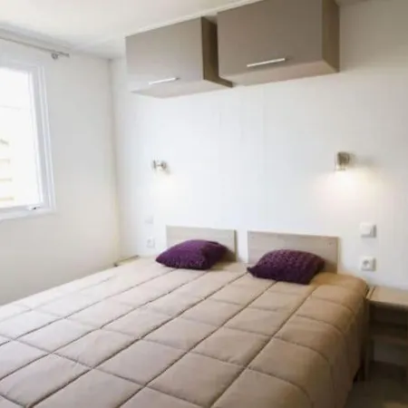 Mobile In With Great Pool Area *